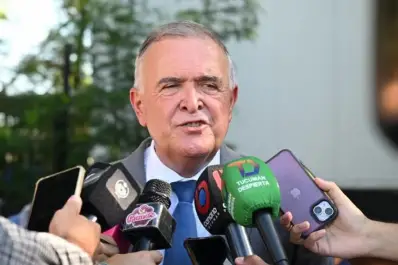 Jaldo defendió la reforma laboral y llevó alivio a los estatales: No los toca