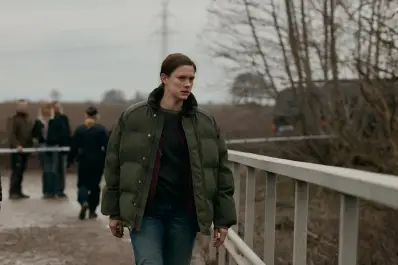 La miniserie de Netflix de solo cinco capítulos que rompe récords: un thriller de suspenso para ver en un solo día