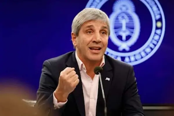 Caputo descartó otra toma de deuda y admitió un retroceso en la lucha contra la inflación