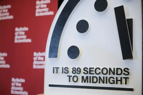 A 85 segundos de la medianoche: la innovación en materiales como respuesta a la crisis ambiental