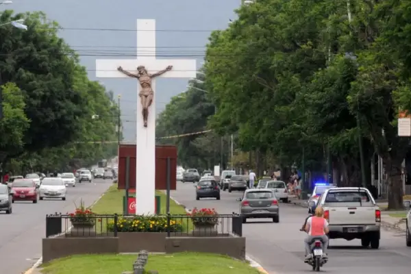 El Cristo de Yerba Buena cumplió 85 años: quién lo creó y cuáles fueron los cambios que atravesó la escultura