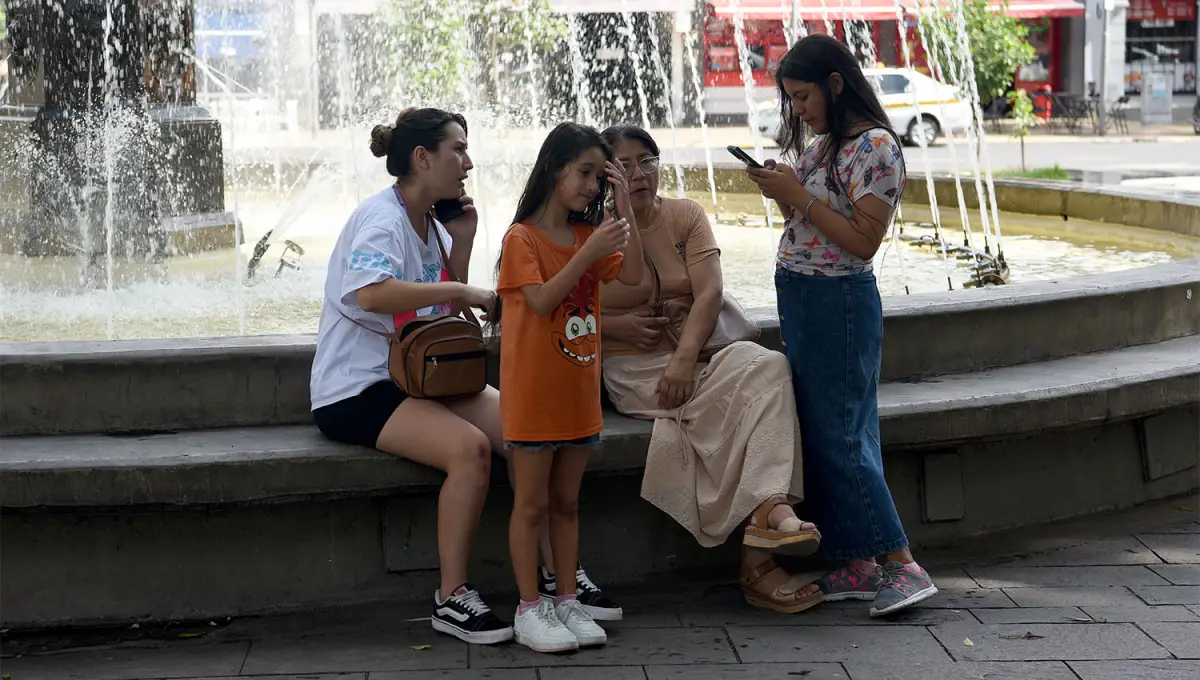 CÁLIDO. El pronóstico anuncia una temperatura máxima de 28 °C, para una tarde marcada por la nubosidad en aumento.