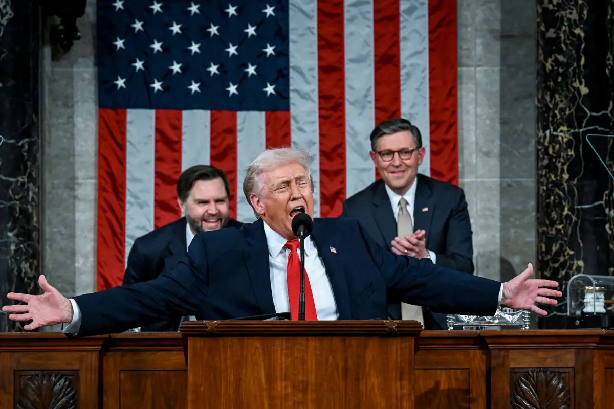 EN EL CAPITOLIO. Trump pronunció el primer discurso sobre el Estado de la Unión de su segundo mandato ante una sesión conjunta del Congreso en la Cámara de Representantes. AFP 