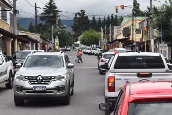 Cafayate y Tafí del Valle, ciudades espejo frente al debate por el tránsito