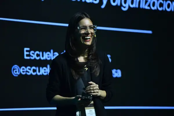 “Aprender es la forma más humana de seguir siendo relevantes”: un debate sobre IA y educación en Tucumán