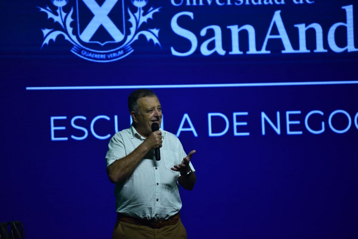 APERTURA. Alberto Núñez dio la bienvenida al encuentro y destacó la importancia de vincular el ecosistema local con las nuevas dinámicas globales de innovación. / LA GACETA, OSVALDO RIPOLL