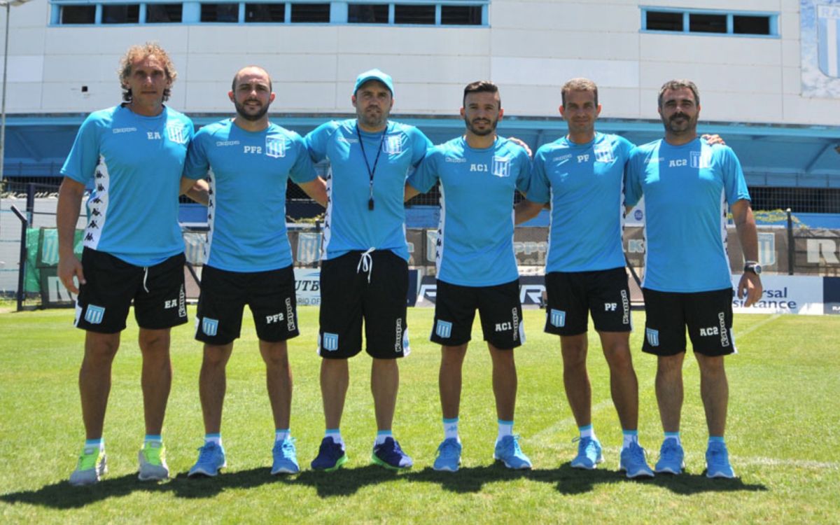 PASADO EN RACING. De izquierda a derecha: Fernando Gayoso, Guido Cretari, Eduardo Coudet, Ariel Broggi, Octavio Manera y Carlos Fernández, el cuerpo técnico que condujo a Racing en 2018-2019.