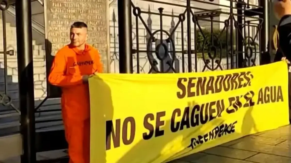 Protesta de activistas en defensa de los glaciares.