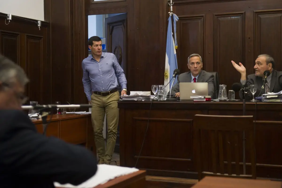 ESPERANDO NOVEDADES. El juicio en contra de Sergio Kaleñuk y César Soto se  postergaría al menos una semana por el cambio del fiscal.