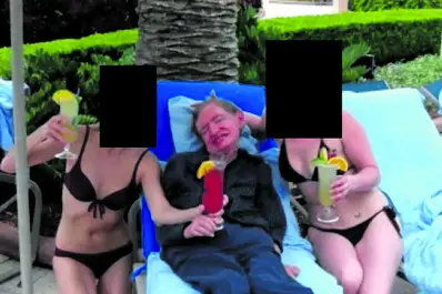Caso Epstein: aparecen fotos de Stephen Hawkins con dos mujeres y disfrutando del clima tropical