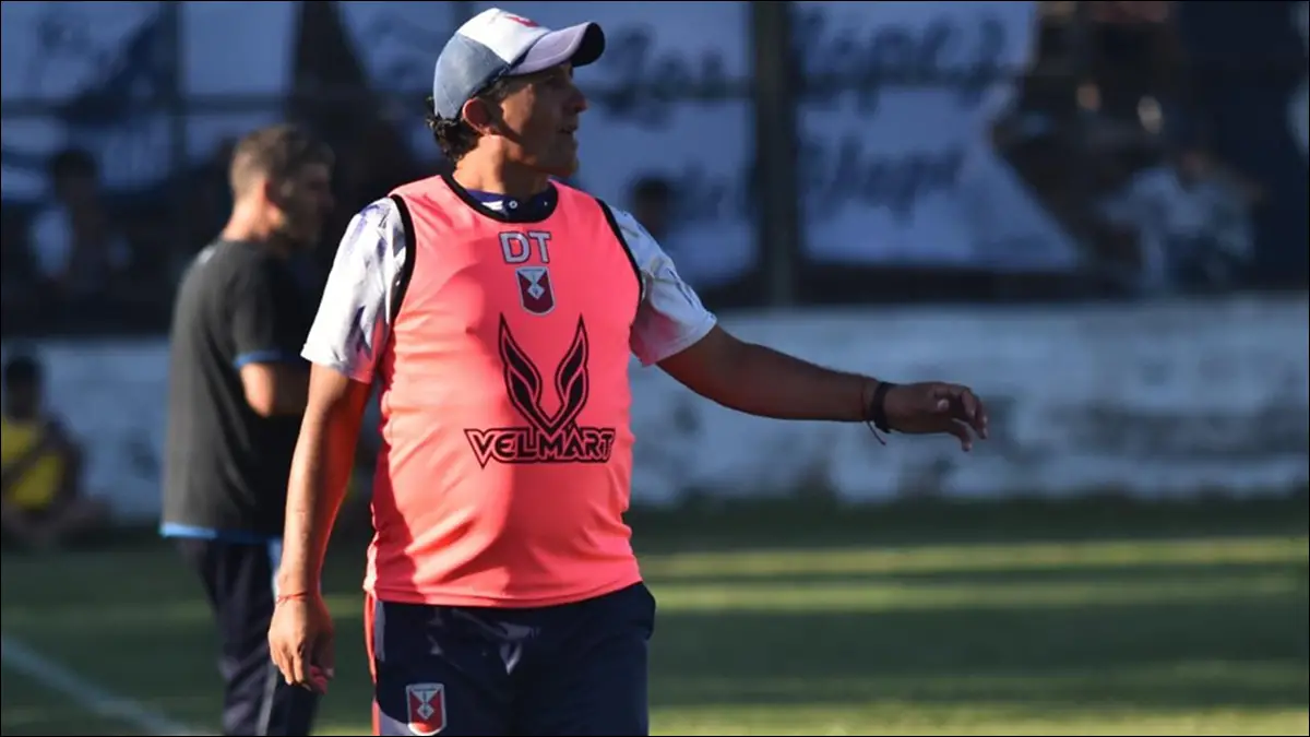 CONSAGRACIÓN. En la final que definió el ascenso, Walter Arrieta vivió desde el banco el momento más importante de su carrera como entrenador