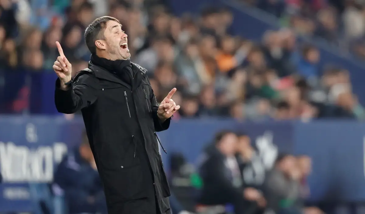 BUSCADO. Eduardo Coudet podría estar transitando sus últimos partidos al frente del Alavés, mientras avanza su posible llegada a River.