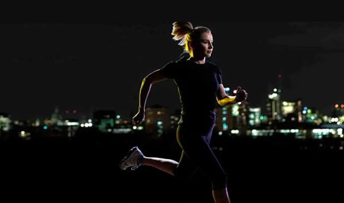 OTRA MIRADA. El refrán nada bueno oculta la noche cambia gracias al deporte.