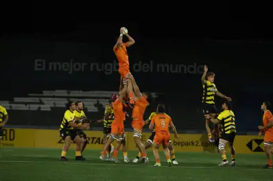 Tarucas venció 28-18 a Peñarol en Uruguay: esta vez, la garra se tiñó de naranja