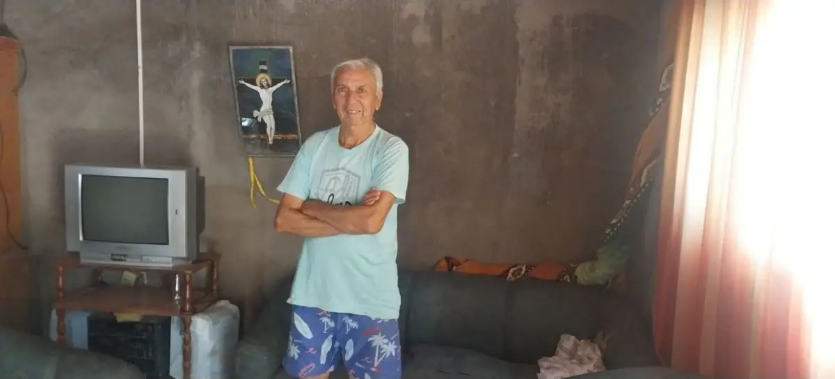 ANSIOSO. En su vivienda de Los Ralos, Raúl permanece conmovido desde el hallazgo y espera noticias sobre el estado de salud del pequeño.