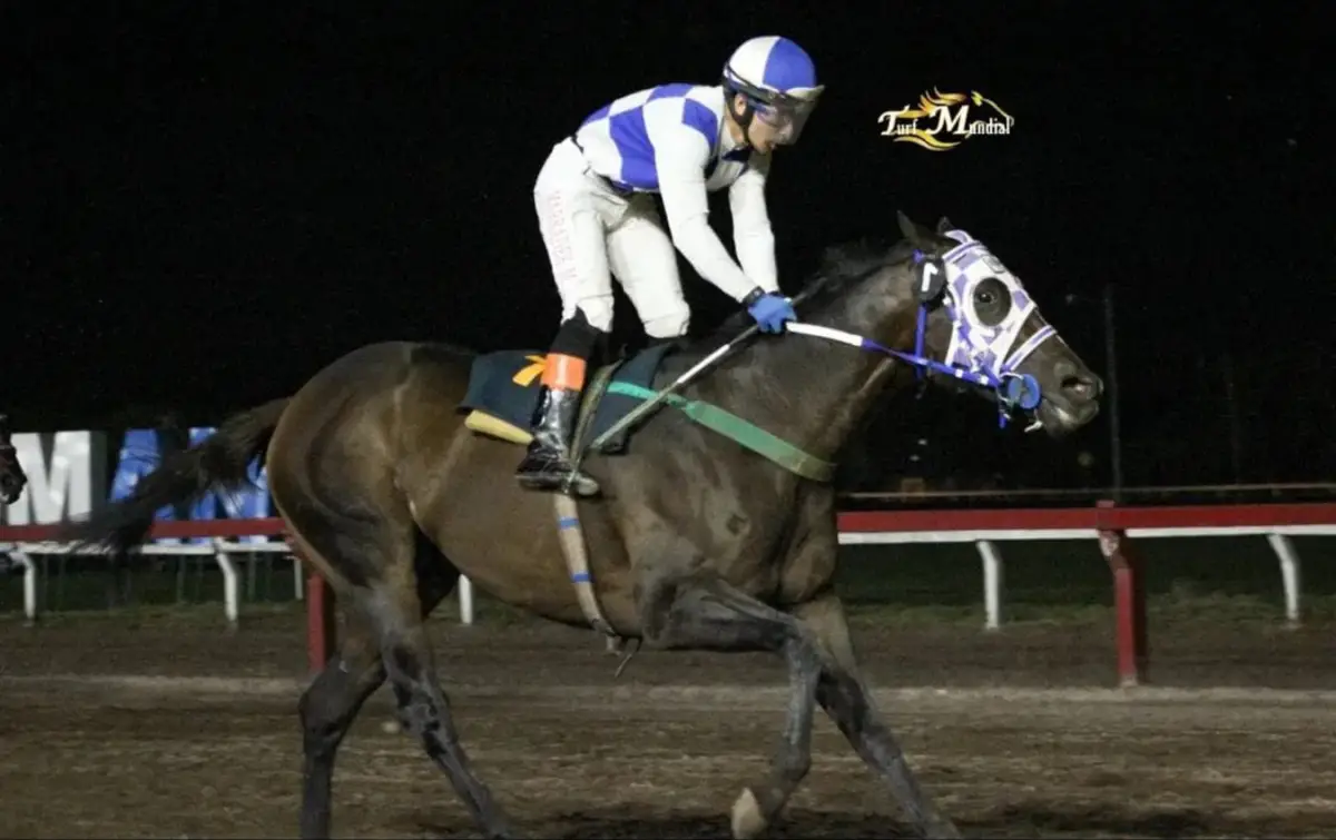 IMPARABLE. Golden Warrior, conducido por Maxi Marrades, arrancó con fuerza en el final para adjudicarse el especial “Juan Mauricio Díaz”.