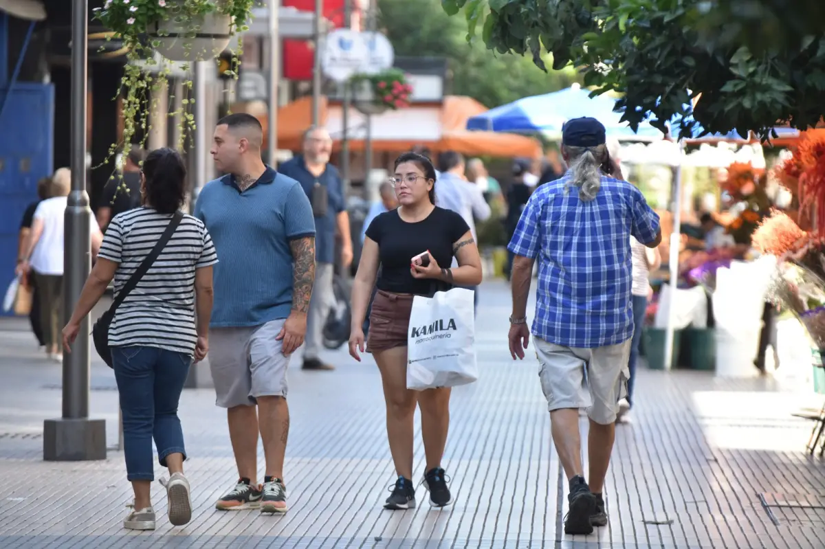 SÁBADO CALUROSO. La jornada estará marcada por las altas temperaturas. LA GACETA/FOTO DE MARÍA SILVIA GRANARA