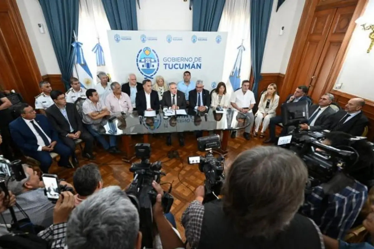 A CLASES. El PE firmó el acuerdo con dos gremios y confirmó que el ciclo lectivo 2026 comienza el martes.