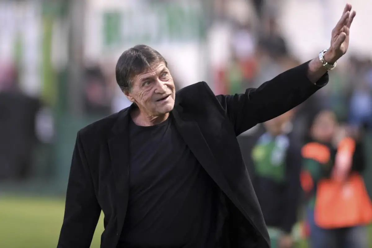 NUEVO ENTRENADOR. El Decano se prepara para recibir al Emperador como nuevo DT.