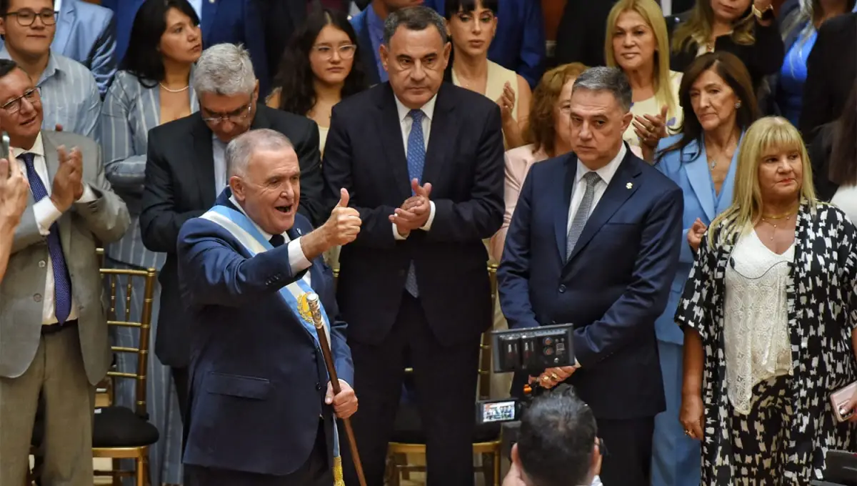 LLEGADA. El gobernador Jaldo condujo el inicio de las sesiones ordinarias en la Legislatura provincial. 