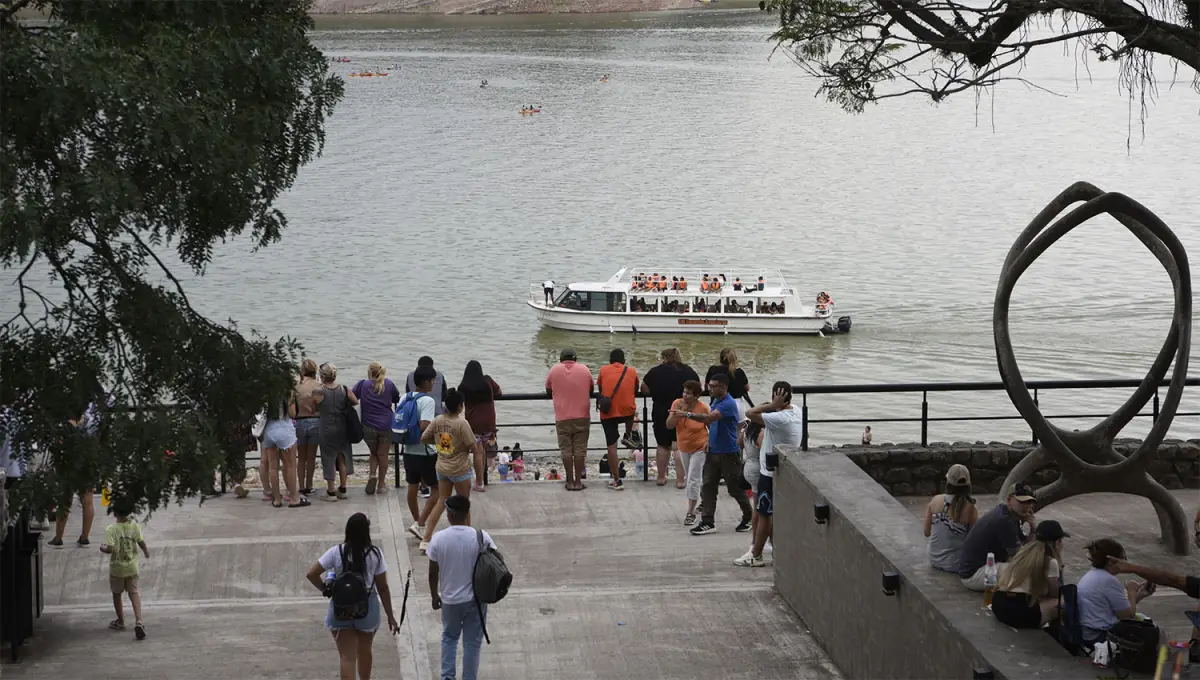ATRACCIÓN. El Cadillal es uno de los puntos más concurridos durante los fines de semana en nuestra provincia. 
