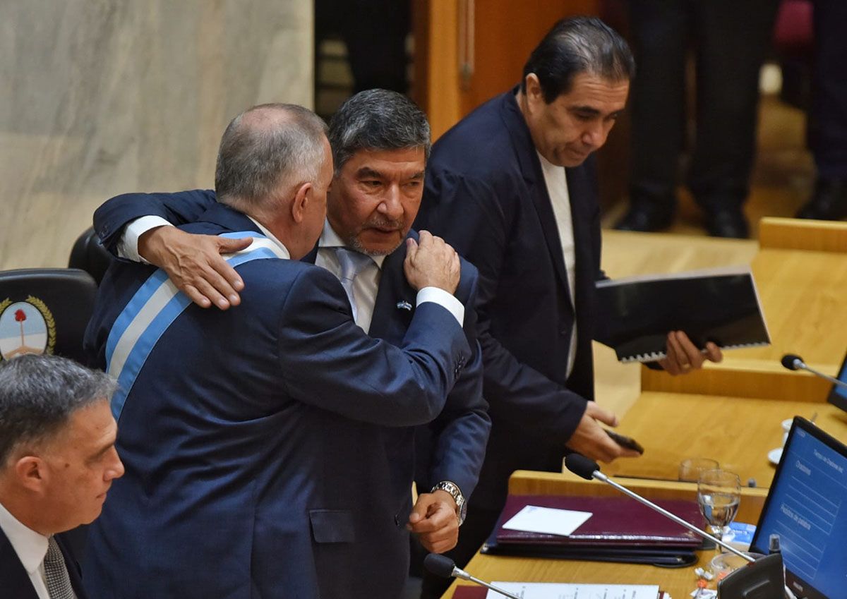 ABRAZO. Jaldo y Acevedo se saludan.