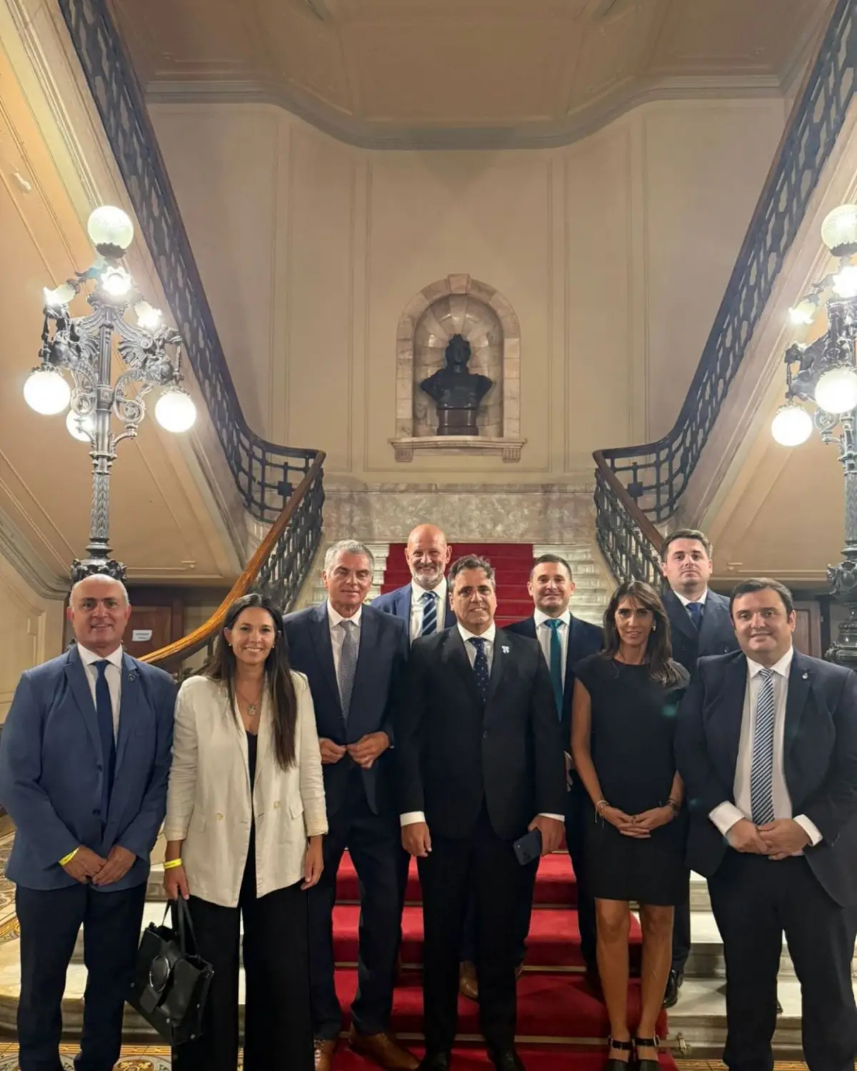 Catalán y dirigentes de CREO oyeron el discurso de Milei desde el Congreso