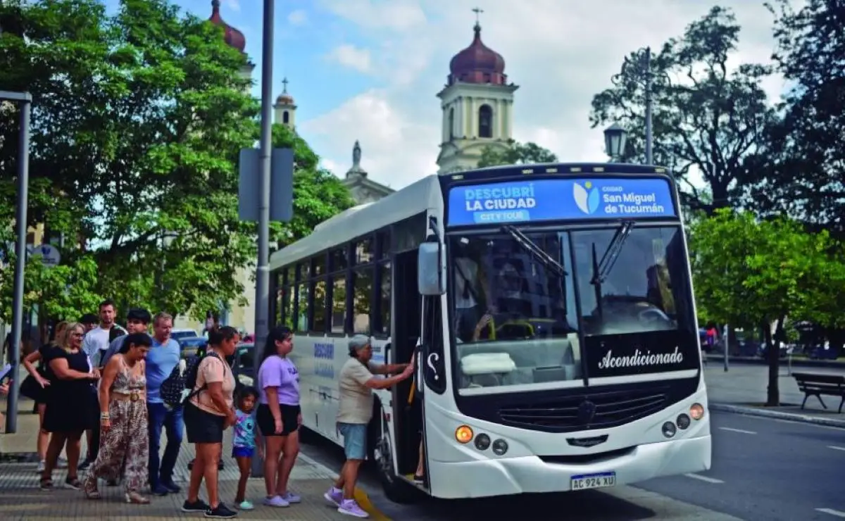 AL SERVICIO. El Bus tiene capacidad para 40 personas. LA GACETA / FOTO DE INÉS QUINTEROS ORIO