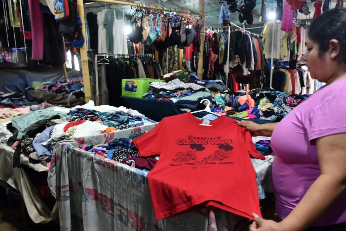 PRECIO. En promedio, la ropa usada importada cuesta U$S1,2 por kilo.