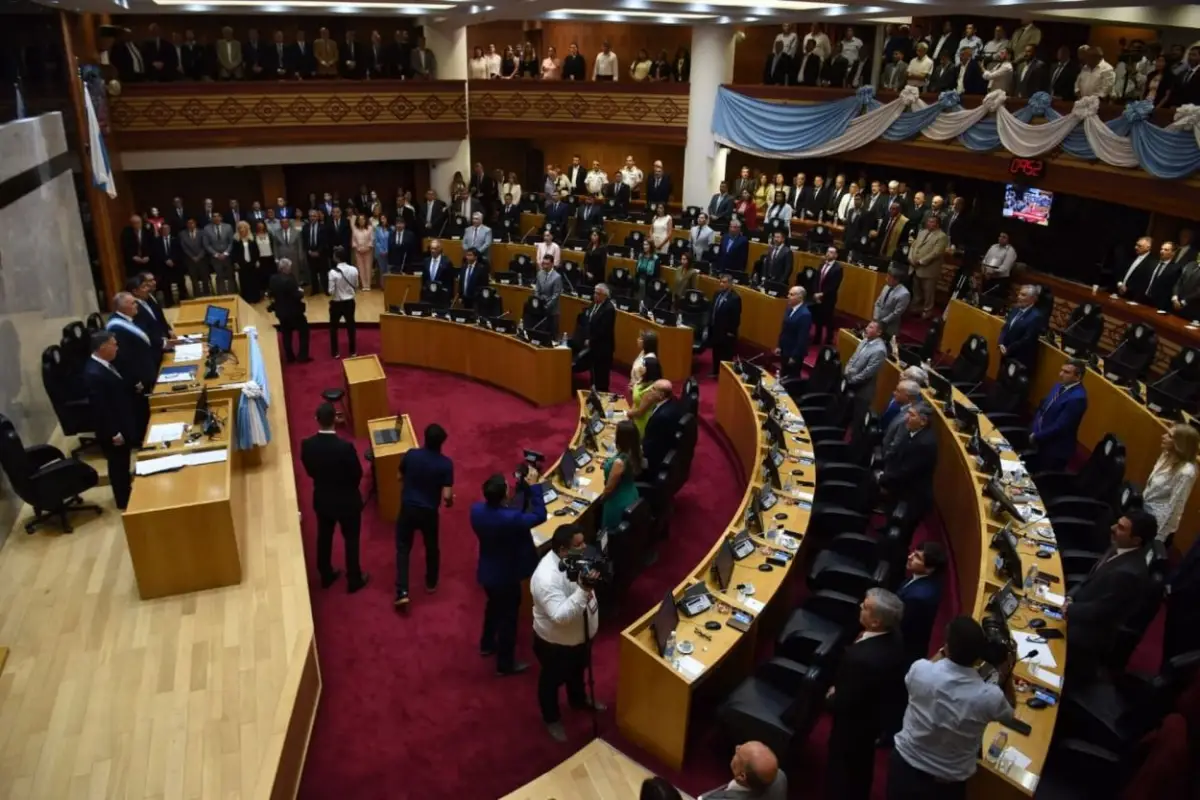 LEGISLATURA A PLENO. En la apertura de las sesiones, el gobernador Jaldo brindó detalles de su gestión y adelantó iniciativas de gobierno. 