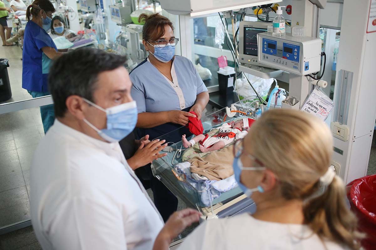 Viajó desde Santiago del Estero con un embarazo de alto riesgo y en Tucumán les salvaron la vida a ella y a su bebé