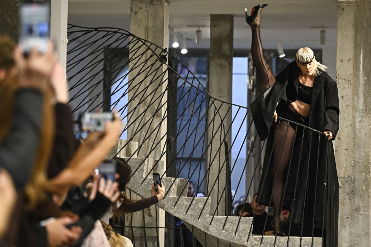 VIEJA ESCUELA. Algunas de las marcas, como la de las gemelas Olsen, prohiben sacar fotos a sus colecciones. Solo permiten que tomen nota.