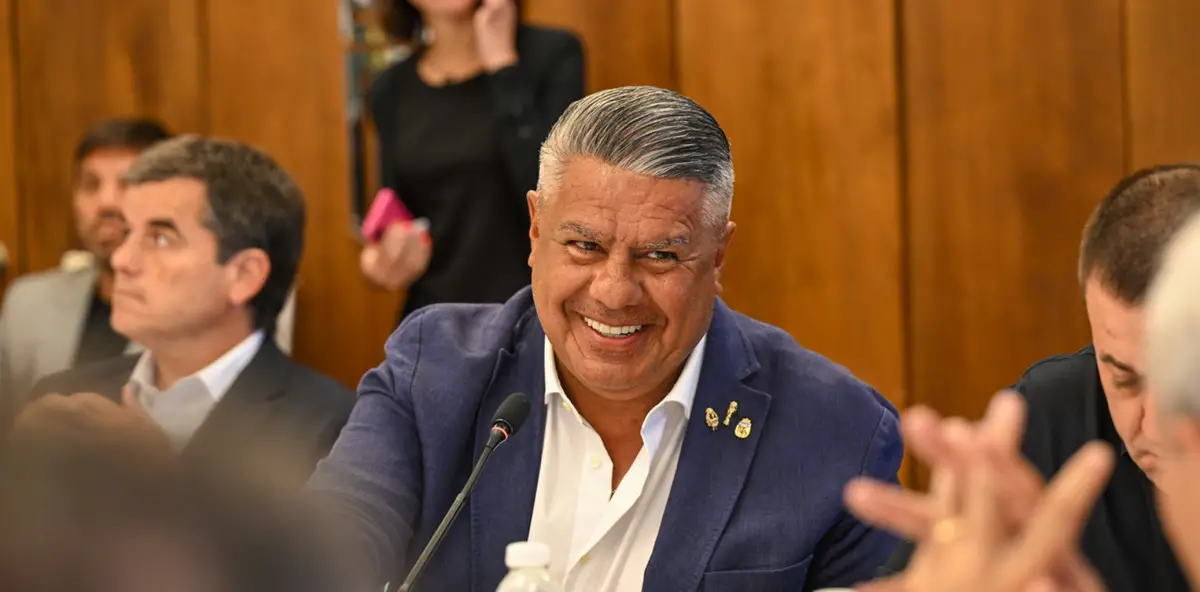 SONRIENTE. Tapia recibió el respaldo de los dirigentes del fútbol argentino, y este fin de semana no habrá partidos como señal de protesta.