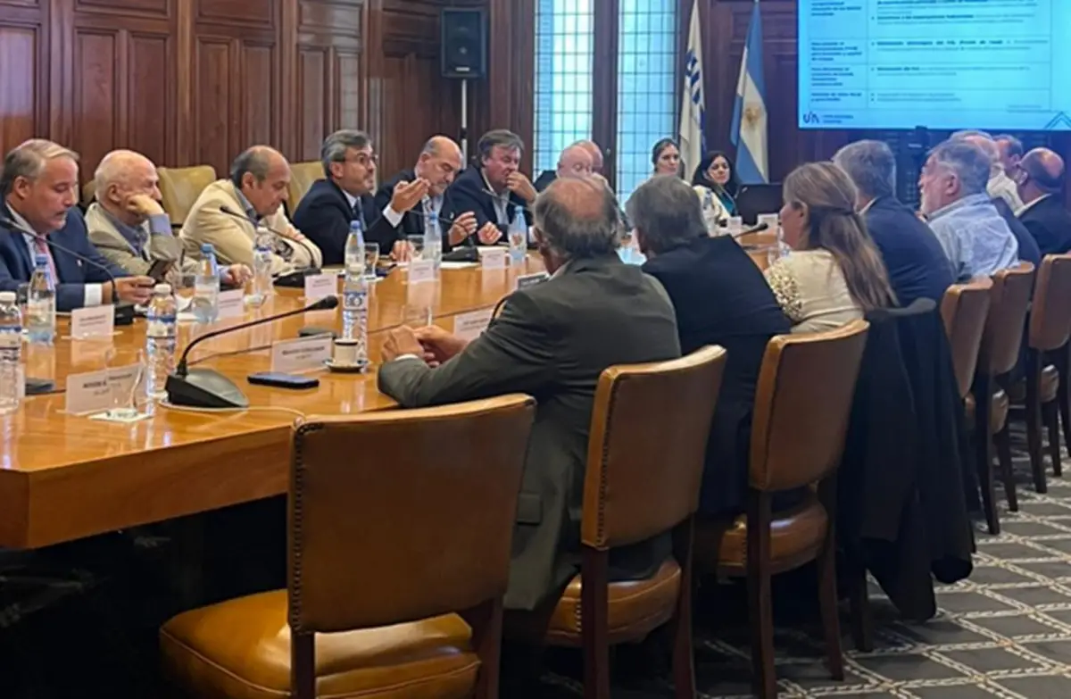 El presidente de la UIA, Martín Rappallini, habla frente a los representantes del Norte Grande. 