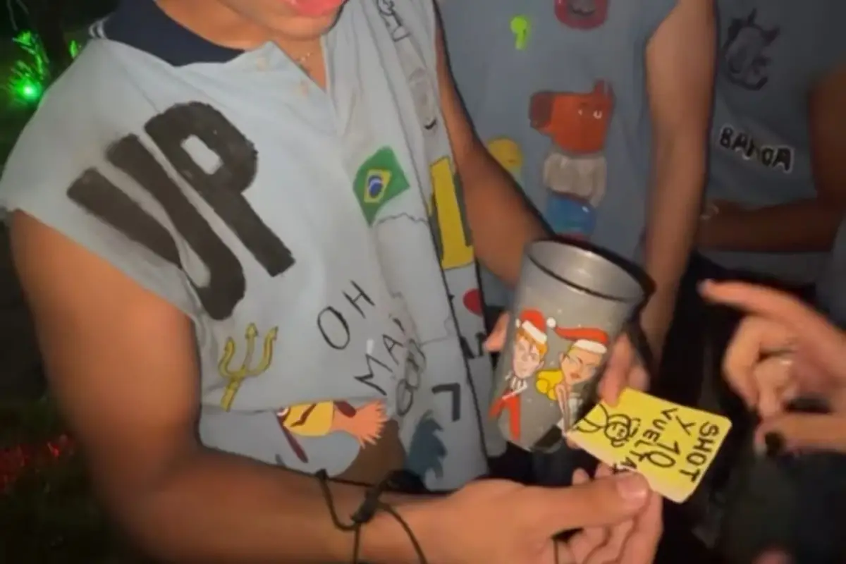 REMERONES Y MÁS DESAFÍOS. Una remera intervenida para la fiesta y otro reto entre los jóvenes.