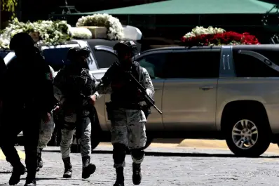 Un funeral rodeado de fusiles en Guadalajara: el Ejército custodia el velorio del “Mencho”