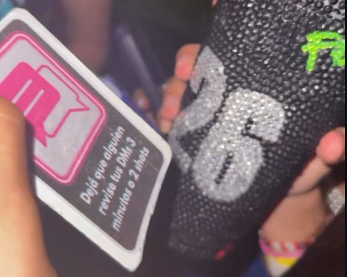 RETOS. Uno de los juegos entre los adolescentes durante la noche de UPD. 