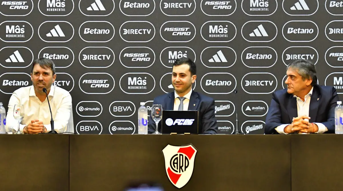 CONFERENCIA. Coudet fue presentado en River por el presidente, Stefano Di Carlo, y el Director Deportivo, Enzo Francescoli.