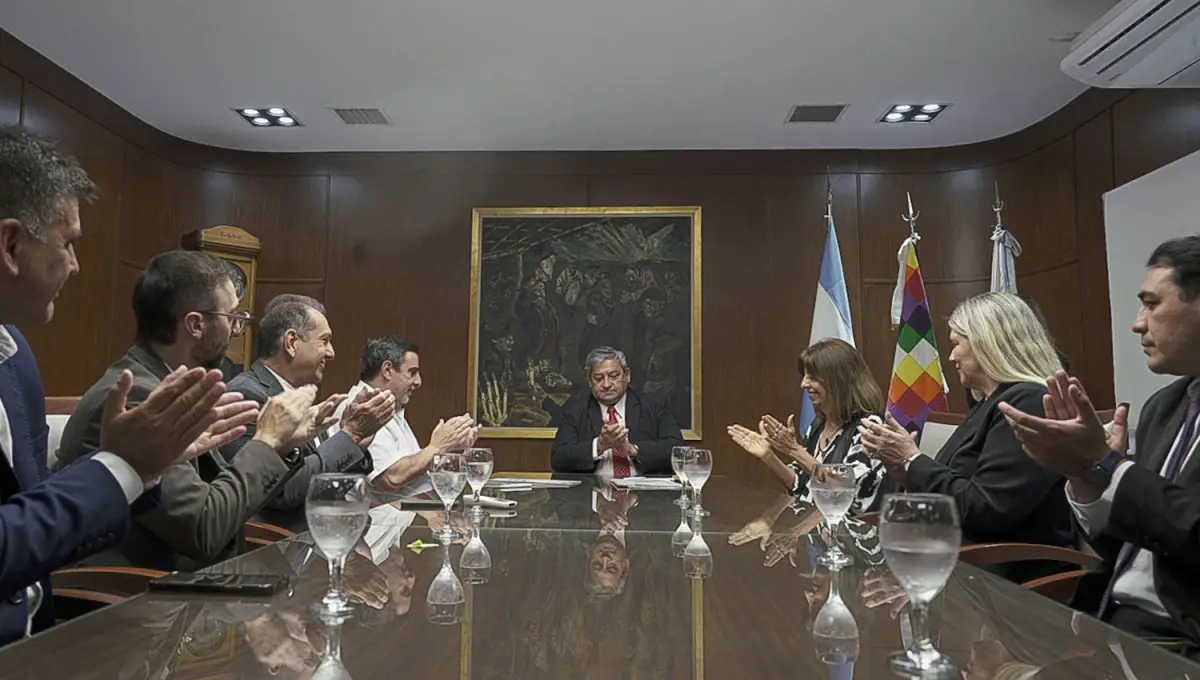 Se realizó la firma del convenio del Seguro Escolar para las instituciones dependientes del Ministerio de Educación