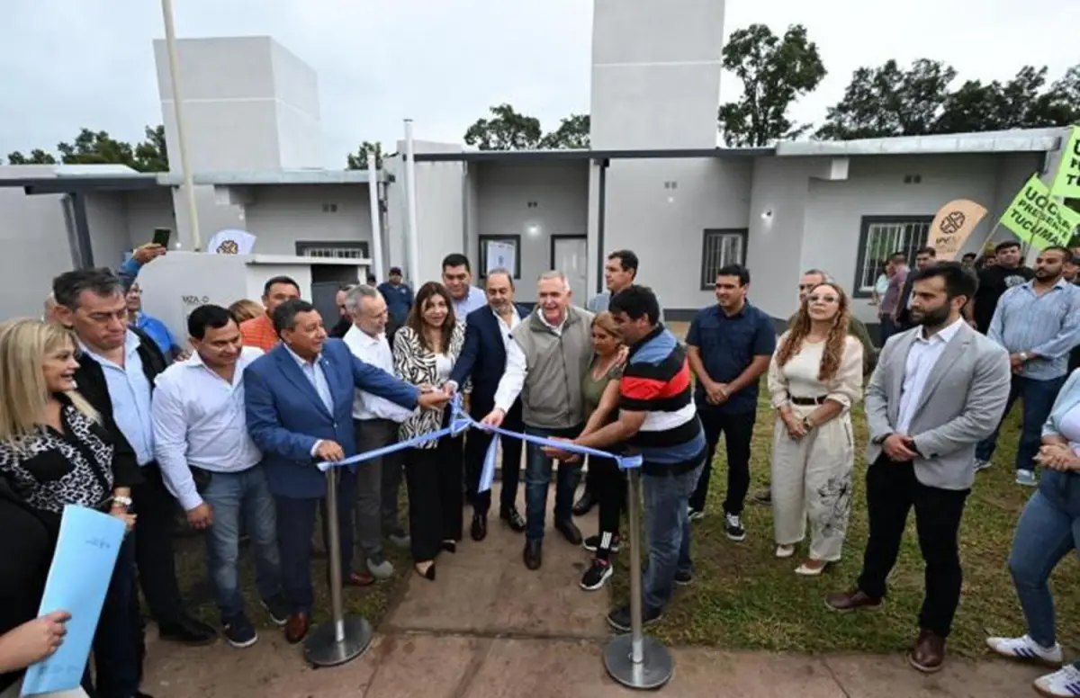 Jaldo entregó 52 viviendas en Burruyacu y destacó la reactivación de la obra pública en la provincia.