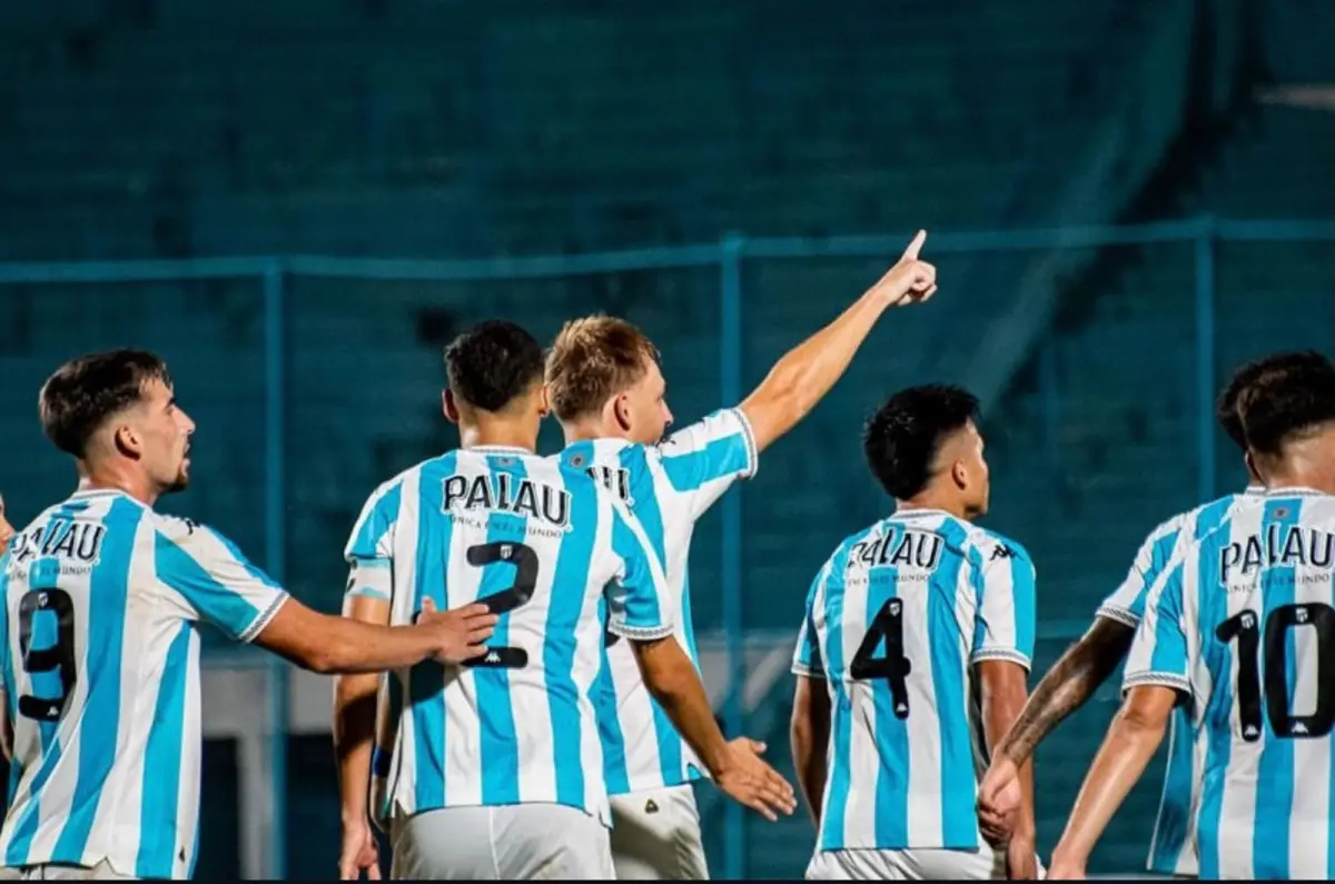 FESTEJO. Tomás Jung celebra el gol que le dio el triunfo a su equipo en el Monumental.