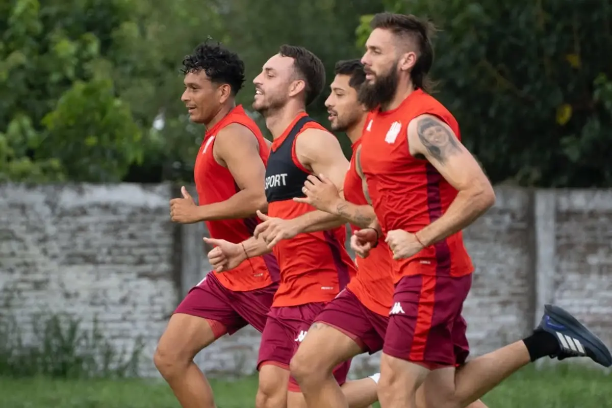 AL TROTE. Lucas Diarte, Nahuel Gallardo, Víctor Salazar y Ezequiel Parnisari no desvían el foco durante el entrenamiento.