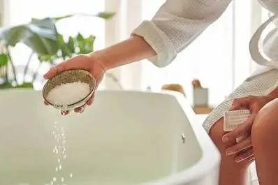 Baños de descarga: el ritual espiritual para limpiar energías negativas y reducir el estrés