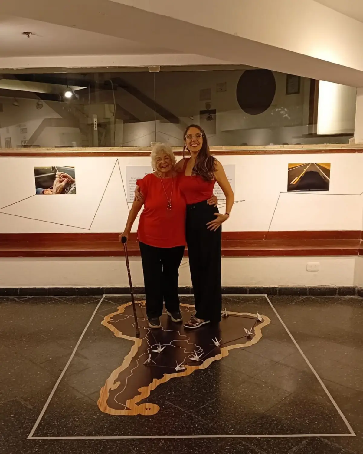 JUNTAS. Al abrazo le sobraron motivos. Uno de ellos fue el festejo por los 88 años que Sara cumplió el martes. Soledad le cedió el protagonismo.