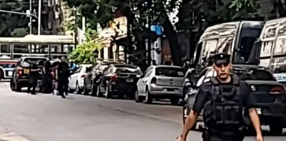 Los especialistas de las fuerzas de seguridad trabajaron en la zona del hallazgo.