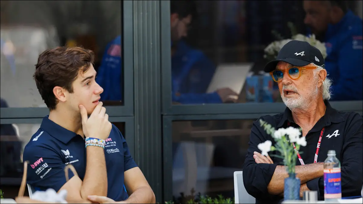 DISCUSIÓN. Franco Colapinto se refirió al momento que protagonizó con Flavio Briatore en la serie “Drive to Survive”, donde se muestra una conversación tensa dentro del equipo Alpine.