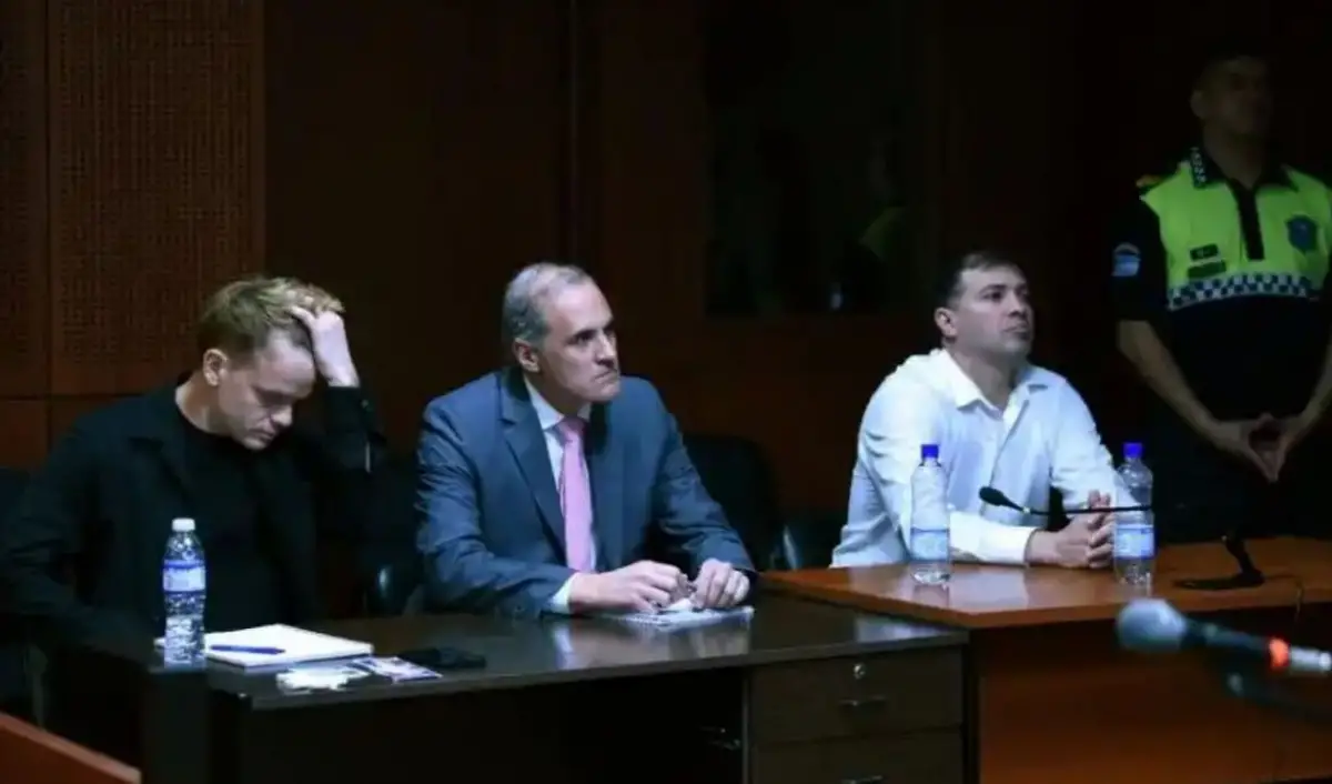 IMPUTADOS. Franco Trapani (izquierda) y Álvaro Rodríguez (derecha) durante el juicio, con su defensor, Alfredo Falú.