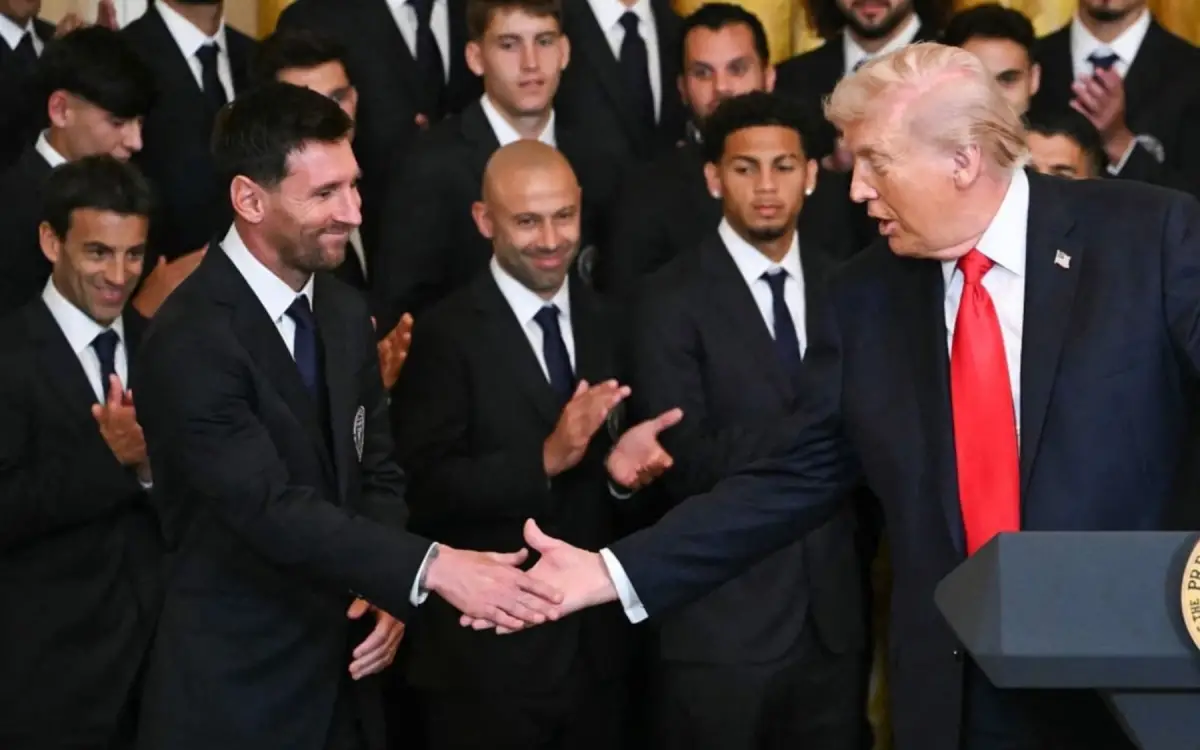 MOMENTO HISTÓRICO. El presidente de Estados Unidos recibió a las garzas y se deshizo en elogios para con Messi.