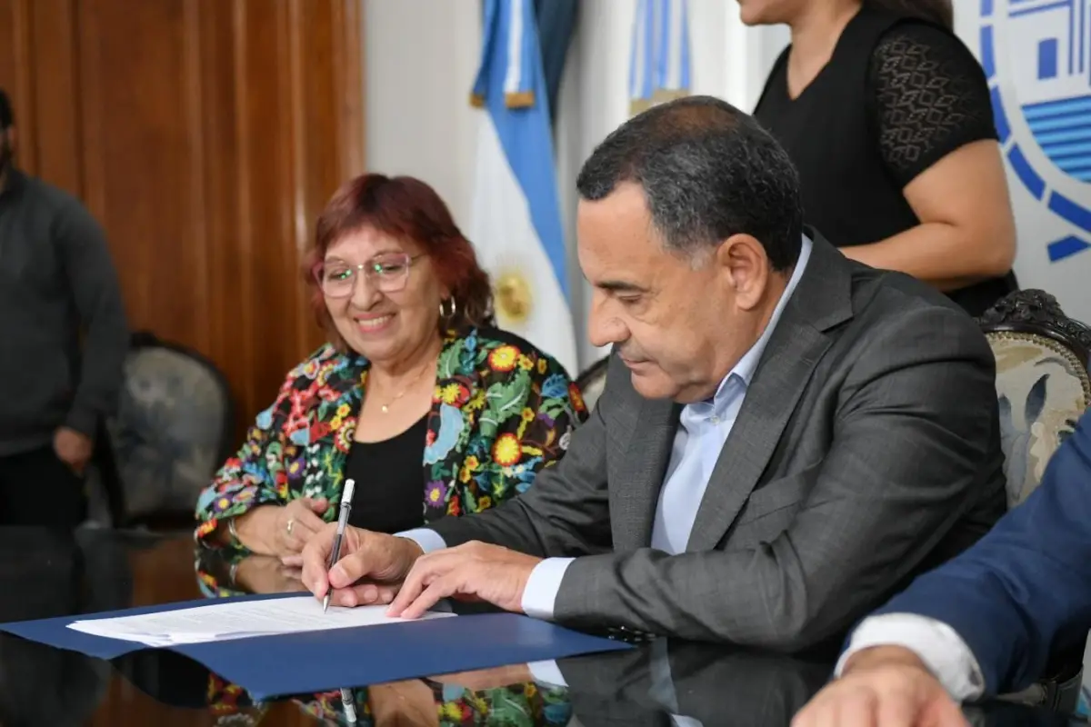 El ministro de Gobierno, Regino Amado y la dirigente Lucinda Espeche (UPCN).