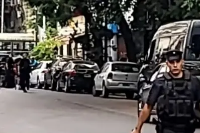 Tensión frente al Congreso por un paquete sospechoso: operativo cerrojo y perros rastreadores